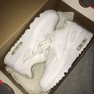 Triple white Nike Air Max 90s NWT 👟 3y or 5 wmns